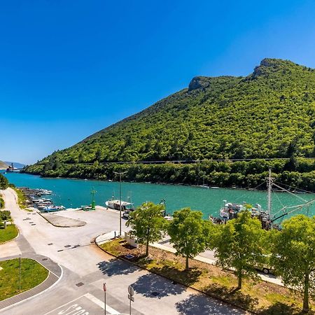 Seafront Villa Andrijana - Happy Rentals Plomin Bagian luar foto