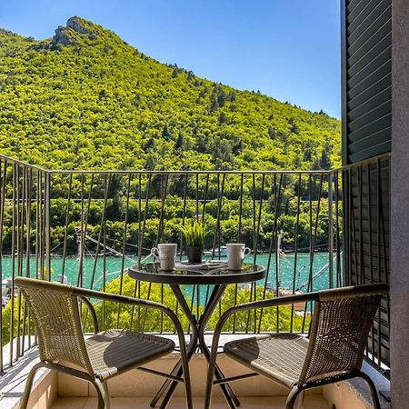 Seafront Villa Andrijana - Happy Rentals Plomin Bagian luar foto
