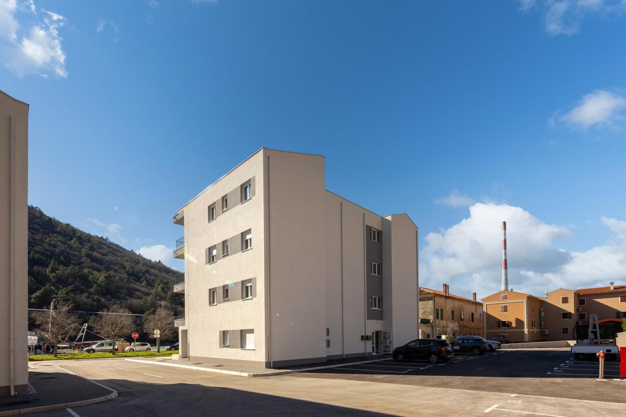 Seafront Villa Andrijana - Happy Rentals Plomin Bagian luar foto