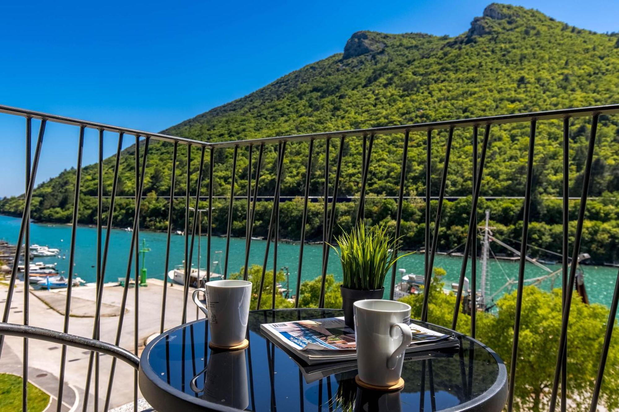Seafront Villa Andrijana - Happy Rentals Plomin Bagian luar foto
