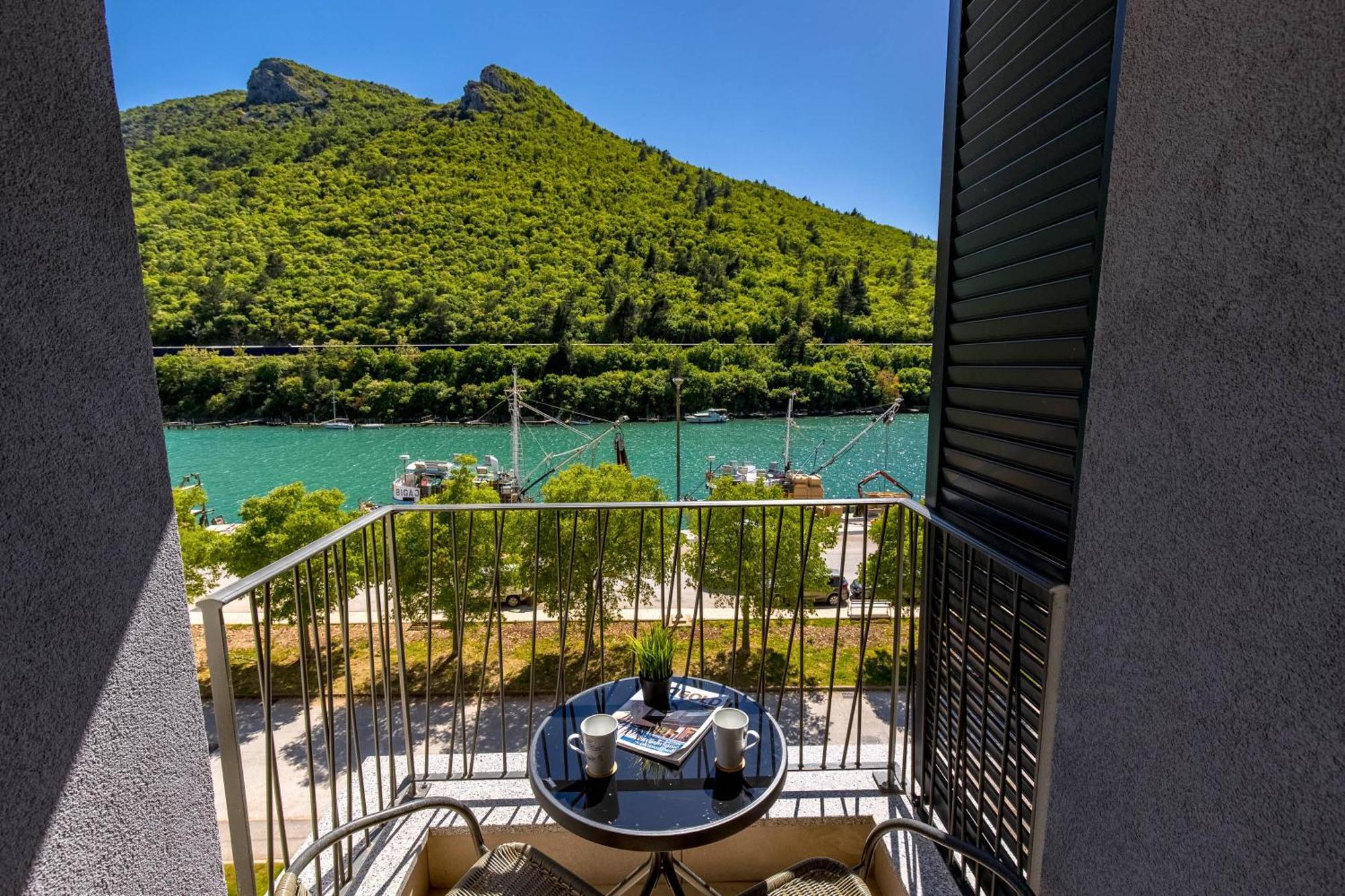 Seafront Villa Andrijana - Happy Rentals Plomin Bagian luar foto