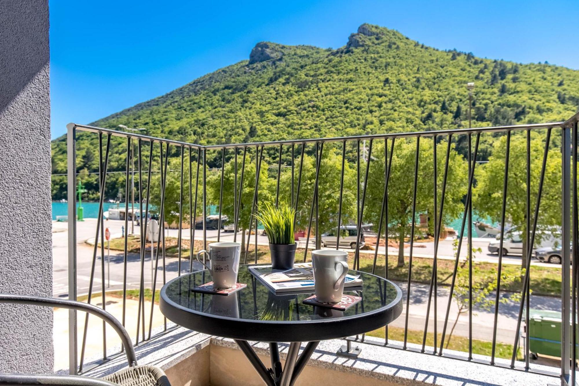 Seafront Villa Andrijana - Happy Rentals Plomin Bagian luar foto